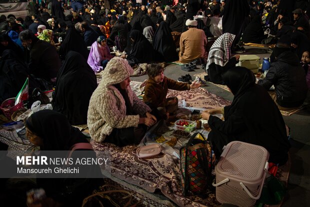 اجتماع شبانه شاهرودی‌ها در دفاع از امنیت کشور