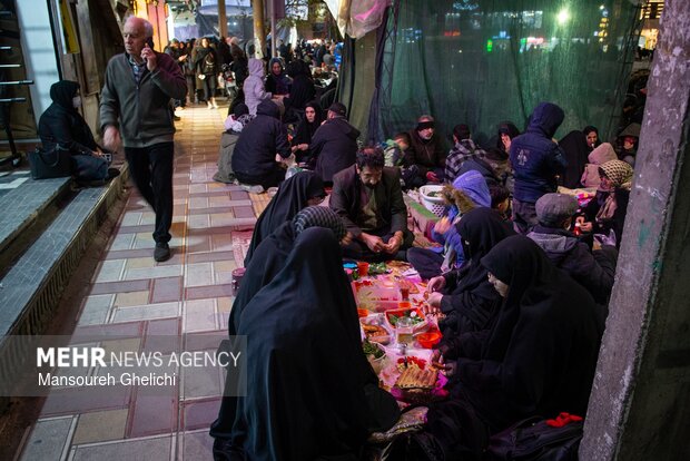 اجتماع شبانه شاهرودی‌ها در دفاع از امنیت کشور