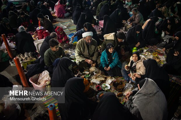 اجتماع شبانه شاهرودی‌ها در دفاع از امنیت کشور