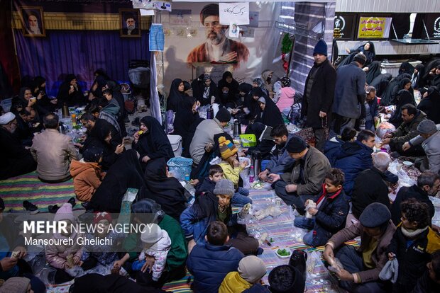 اجتماع شبانه شاهرودی‌ها در دفاع از امنیت کشور