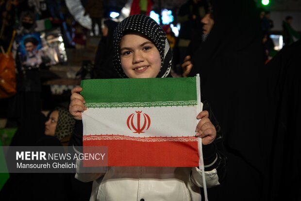 اجتماع شبانه شاهرودی‌ها در دفاع از امنیت کشور