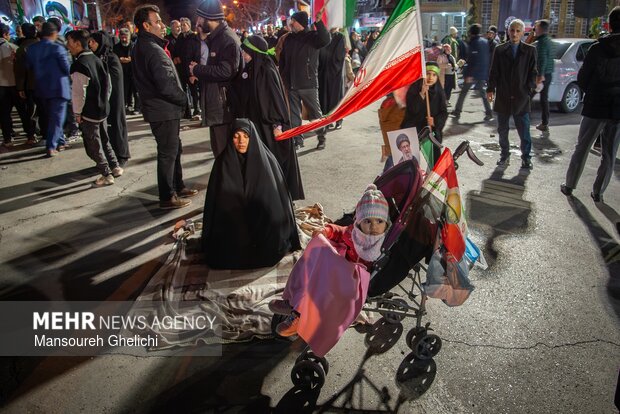 اجتماع شبانه شاهرودی‌ها در دفاع از امنیت کشور