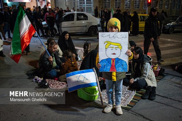 اجتماع شبانه شاهرودی‌ها در دفاع از امنیت کشور