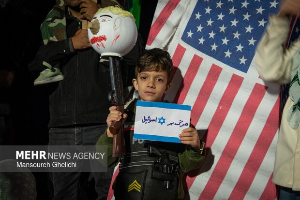 اجتماع شبانه شاهرودی‌ها در دفاع از امنیت کشور