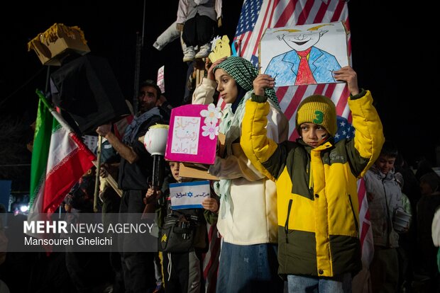 اجتماع شبانه شاهرودی‌ها در دفاع از امنیت کشور