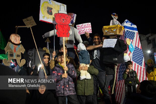 اجتماع شبانه شاهرودی‌ها در دفاع از امنیت کشور