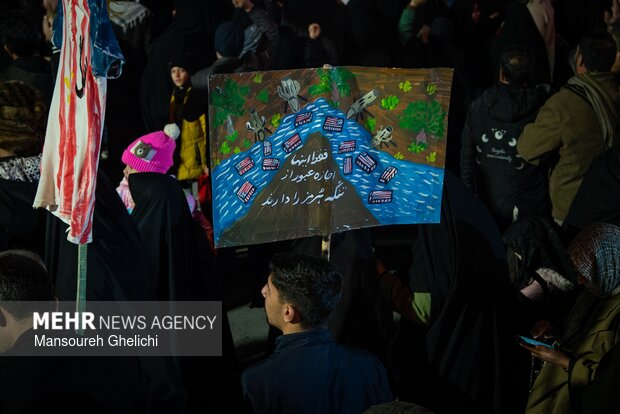 اجتماع شبانه شاهرودی‌ها در دفاع از امنیت کشور