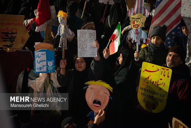 اجتماع شبانه شاهرودی‌ها در دفاع از امنیت کشور