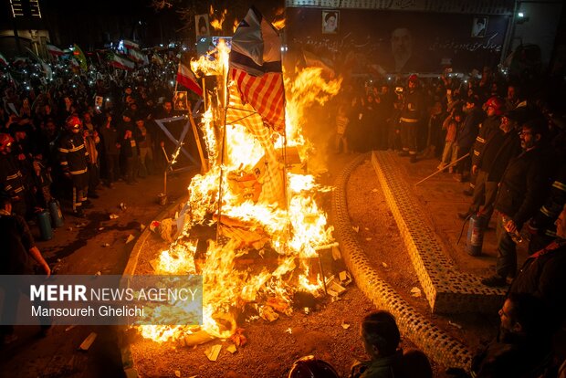 اجتماع شبانه شاهرودی‌ها در دفاع از امنیت کشور
