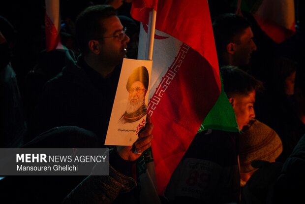 اجتماع شبانه شاهرودی‌ها در دفاع از امنیت کشور