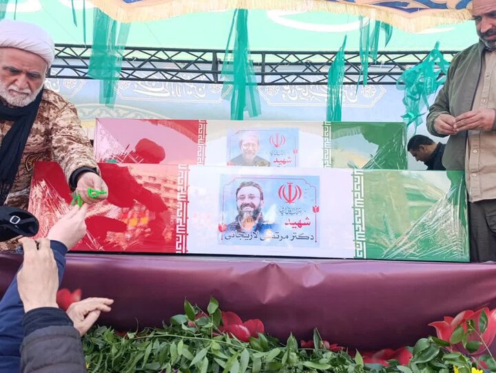 حضور حسین افشین، معاون علمی رئیس جمهور در مراسم تشییع پیکر شهدا