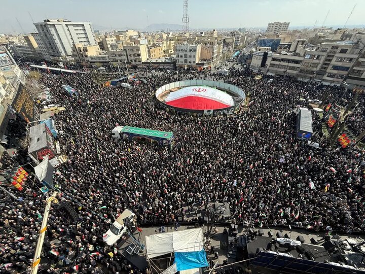 بالفيديو والصور..مراسم تشييع جثامين شهداء مدمرة دنا والشهيدين لاريجاني وسليماني في طهران