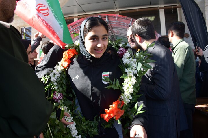 تصاویری از ورود بانوان تیم فوتبال از مرز بازرگان