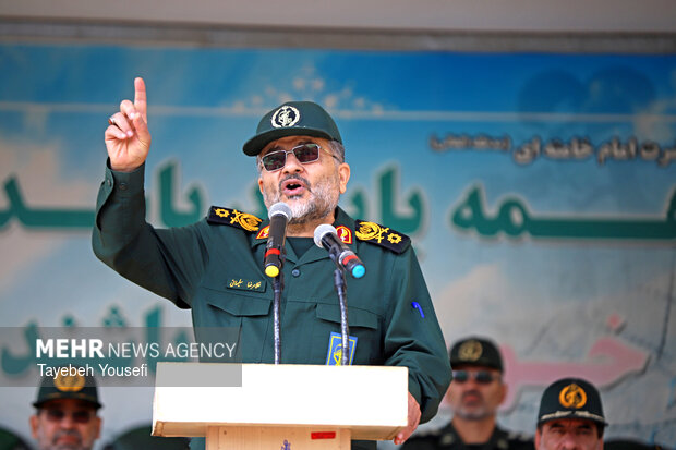 سردار سرلشکر پاسدار شهید غلامرضا سلیمانی