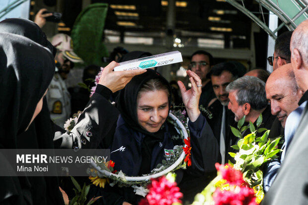 ورود تیم ملی فوتبال بانوان از مرز بازرگان به کشور