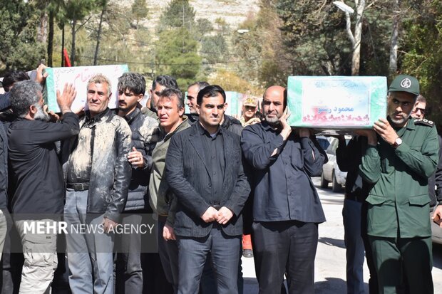 تشییع پیکر پاک ۵ شهید جنگ رمضان در لرستان