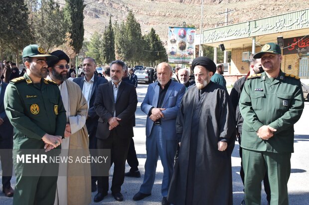 تشییع پیکر پاک ۵ شهید جنگ رمضان در لرستان