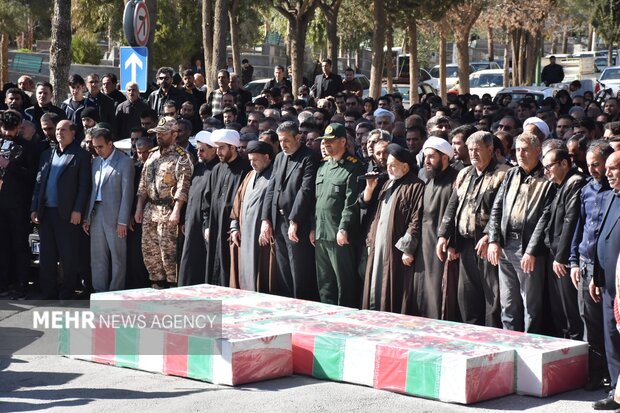 تشییع پیکر پاک ۵ شهید جنگ رمضان در لرستان