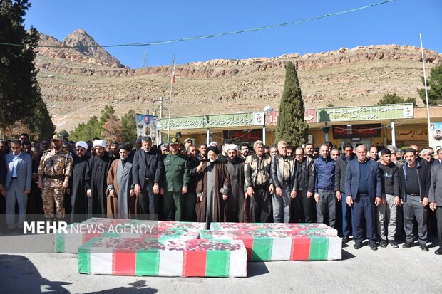 تشییع پیکر پاک ۵ شهید جنگ رمضان در لرستان