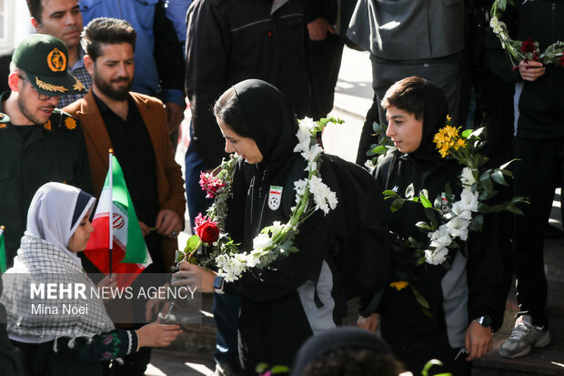 استقبال زنجانی‌ها از اعضای تیم ملی فوتبال بانوان