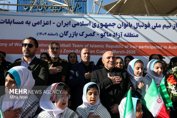 ورود تیم ملی فوتبال بانوان از مرز بازرگان به کشور