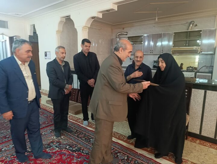 دیدار مسئولان بنیاد شهید با خانواده شهدای جنگ رمضان در بروجرد