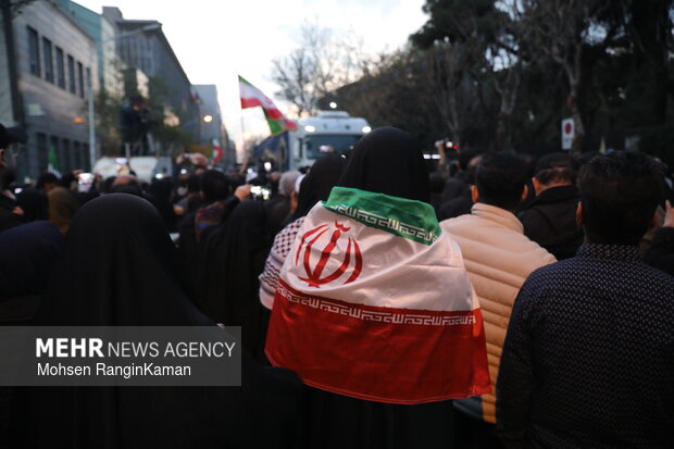 تشییع شهیدان لاریجانی، سلیمانی و شهدای ناو دنا