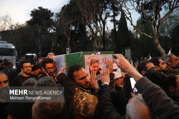 تشییع پرشور و حماسه شهیدان لاریجانی، سلیمانی و شهدای ناو دنا