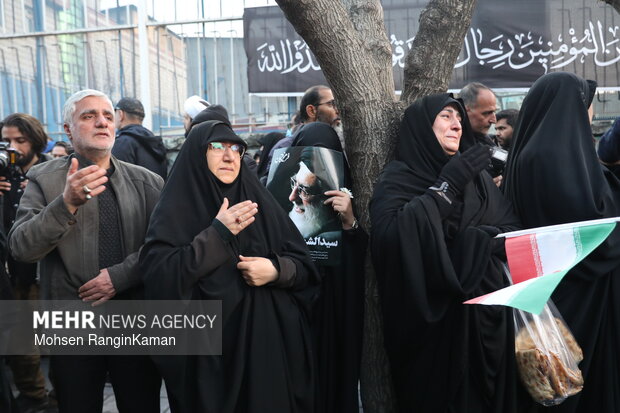 تشییع پرشور و حماسه شهیدان لاریجانی، سلیمانی و شهدای ناو دنا