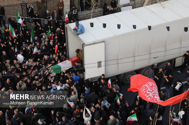 تشییع پرشور و حماسه شهیدان لاریجانی، سلیمانی و شهدای ناو دنا