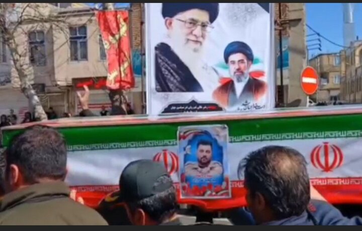 تشییع پیکر مطهر دو شهید کامیارانی در حملات هوایی