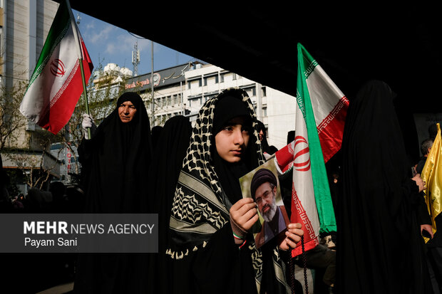 تشییع شهیدان لاریجانی، سلیمانی و شهدای ناو دنا