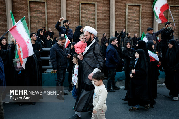 تشییع شهیدان لاریجانی، سلیمانی و شهدای ناو دنا