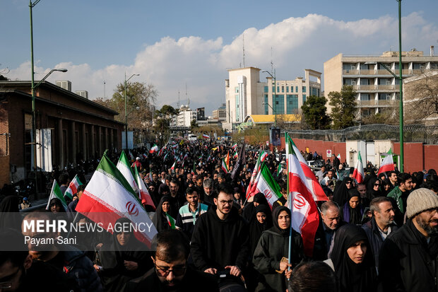 تشییع شهیدان لاریجانی، سلیمانی و شهدای ناو دنا