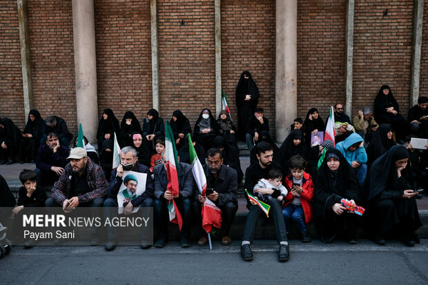 تشییع شهیدان لاریجانی، سلیمانی و شهدای ناو دنا