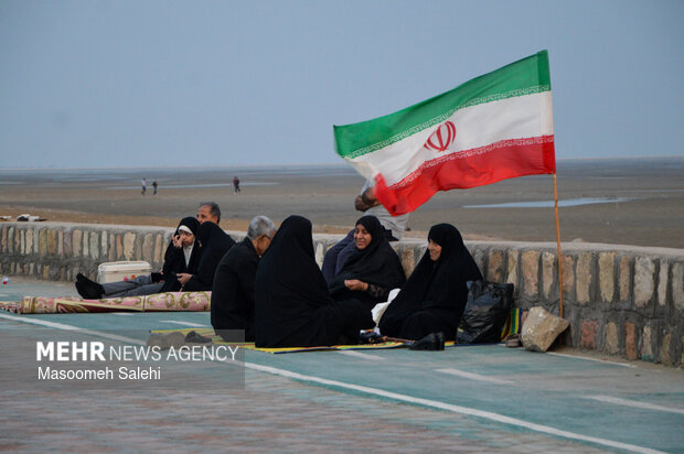افطار خانوادگی در ساحل بندرعباس