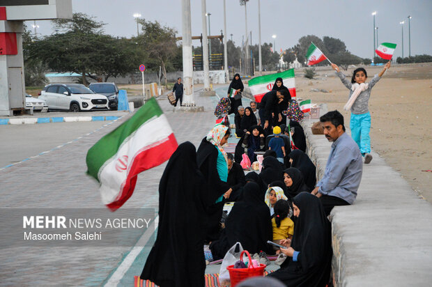 افطار خانوادگی در ساحل بندرعباس