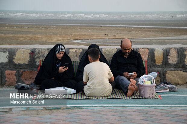 افطار خانوادگی در ساحل بندرعباس
