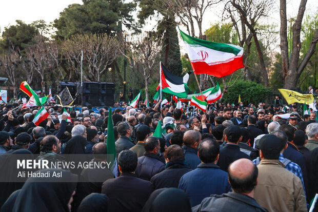 تشییع شهیدان لاریجانی، سلیمانی و شهدای ناو دنا