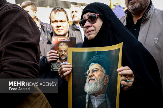 تشییع شهیدان لاریجانی، سلیمانی و شهدای ناو دنا