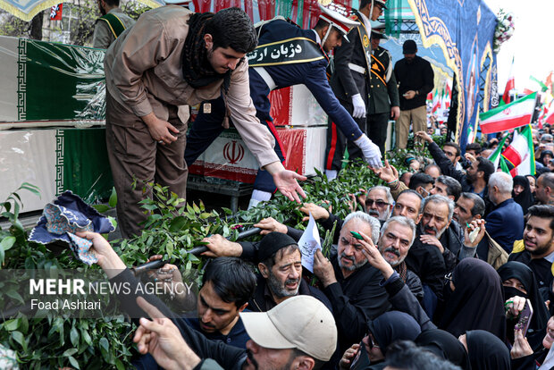 تشییع شهیدان لاریجانی، سلیمانی و شهدای ناو دنا
