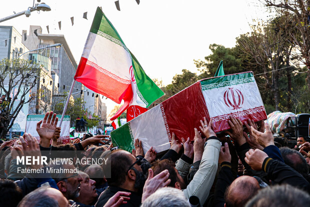 تشییع شهیدان لاریجانی، سلیمانی و شهدای ناو دنا