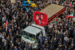 تشییع پیکر ۱۳ شهید جنگ رمضان در تبریز