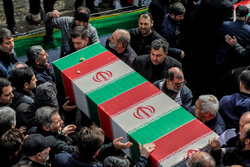 گزارش میدانی خبرنگار مهر از تشییع پیکر شهید ناو شکن دنا در لاهیجان
