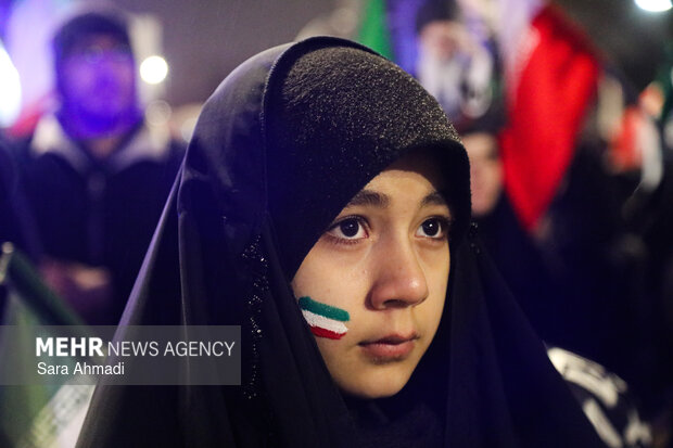 اجتماع شبانه دانشگاهیان مشهد در بیعت با رهبر انقلاب