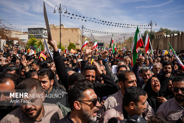 تشییع 30 شهید اقتدار وطن در شیراز
