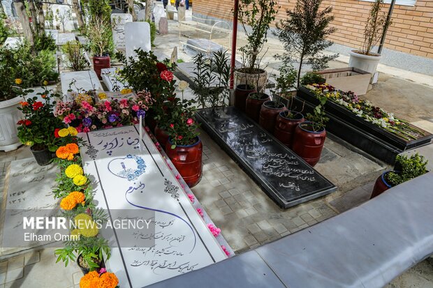 زیارت اهل قبور در پنجشنبه آخر سال - سنندج