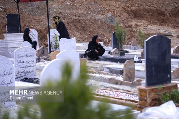 زیارت اهل قبور در پنجشنبه آخر سال - سنندج