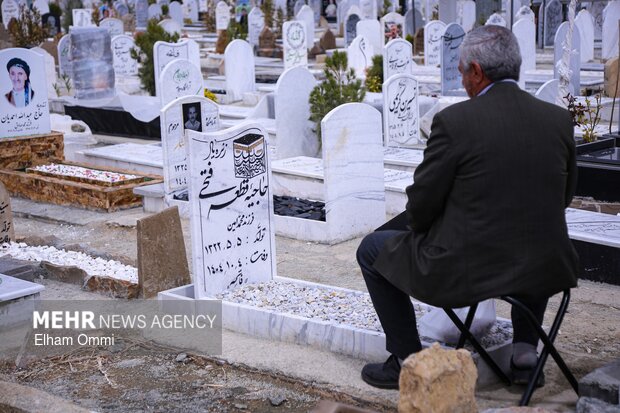 زیارت اهل قبور در پنجشنبه آخر سال - سنندج