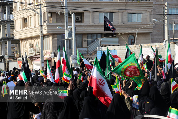 تشییع نمادین شهید جاویدالاثر ناوشکن دنا «مجتبی پور زاهدی» در بندرعباس